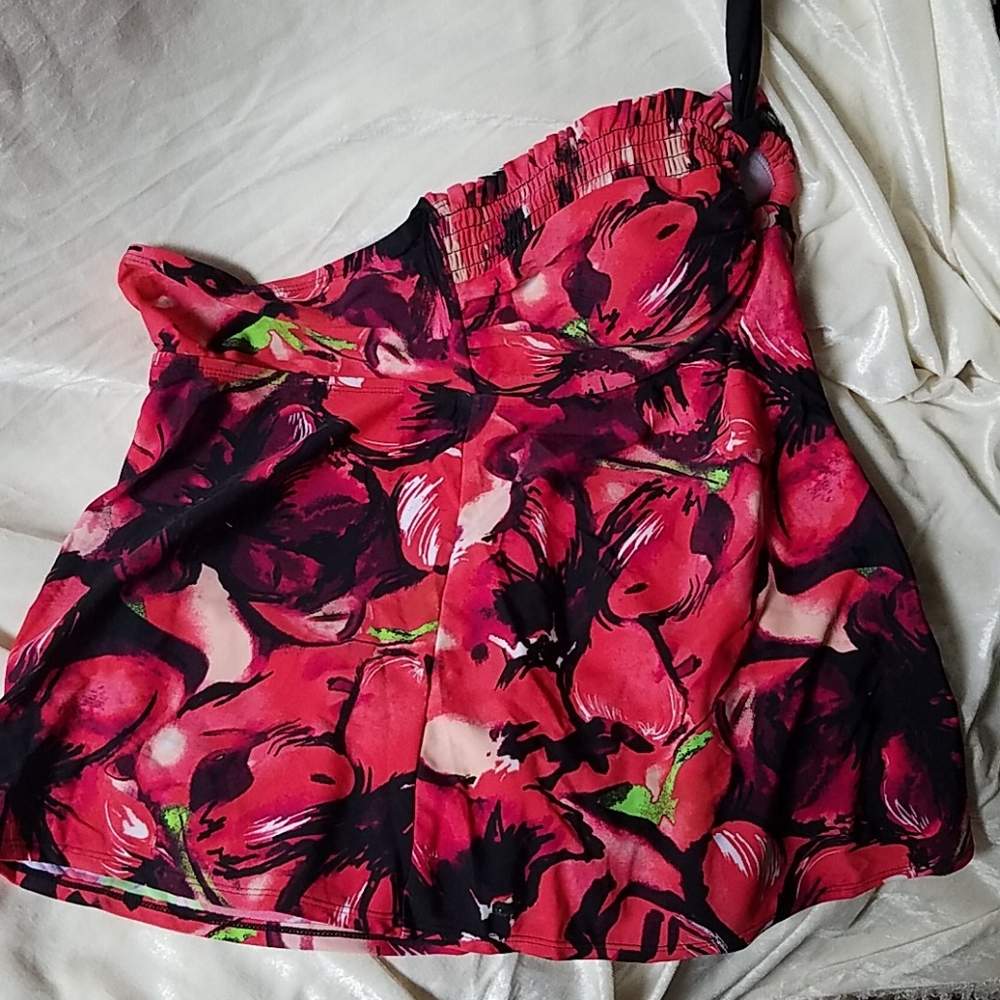 Liz Lange lge maternity swim top. - Picture 7 of 7